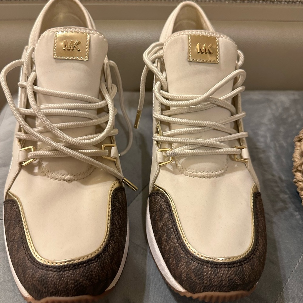 Michael Kors women’s shoes👟🔥❤️🥰